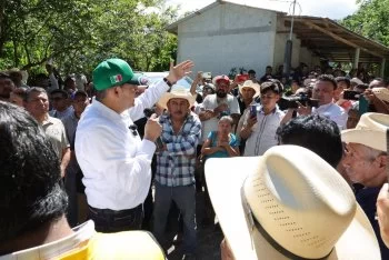 Gobernador Armenta despliega tren de pavimento fijo en Sierra Negra para atender deslaves