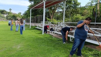 SEDIF realiza faenas comunitarias para mantener espacios de atención familiar en Puebla