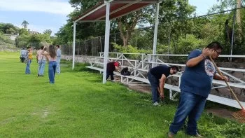 SEDIF realiza faenas comunitarias para mantener espacios de atención familiar en Puebla