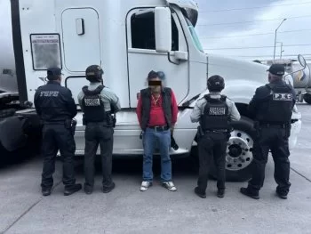 Aseguran tractocamión con 48 mil litros de hidrocarburo en Apaseo el Grande