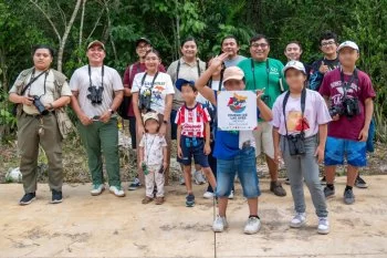 FPMC y colectivo Pajareando Cozumel realizan jornada de observación de aves en el Parque Urbano Corazón