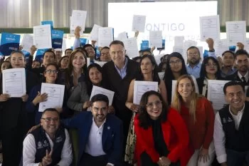 Gobernador de Querétaro preside graduación de 100 adultos del programa Contigo, Nadie se Quede Atrás