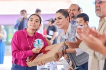 Gobernadora Evelyn Salgado premia a 793 niños en concurso de dibujo en Chilpancingo