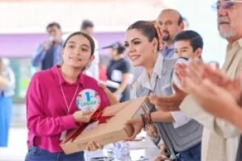 Gobernadora Evelyn Salgado premia a 793 niños en concurso de dibujo en Chilpancingo