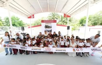 Mara Lezama entrega domo en preescolar de Carlos A. Madrazo tras más de 42 años sin mantenimiento