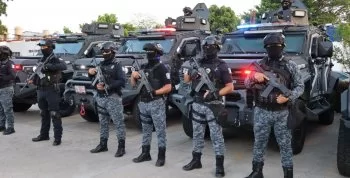 Nuera recibe silla de ruedas para su suegra en jornada de apoyo del DIF Tabasco