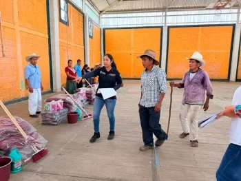 Protección Civil de Puebla entrega apoyos a 19 familias afectadas por lluvia en Huehuetla