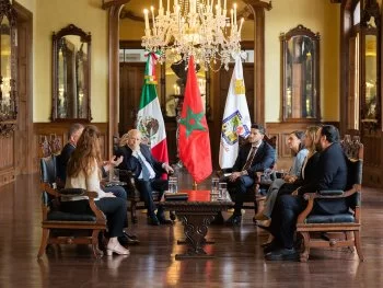 Samuel García recibe al embajador de Marruecos en Nuevo León; comparten experiencias del Mundial 2026