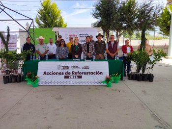 Reforestan escuela en Puebla con 500 árboles frutales; habrá jornadas semanales