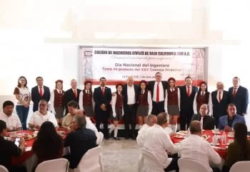 Gobernador de BCS toma protesta al nuevo Consejo Directivo del Colegio de Ingenieros Civiles