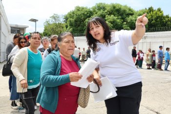 SEDIF entrega canastas alimentarias a personas vulnerables en San Felipe Hueyotlipan
