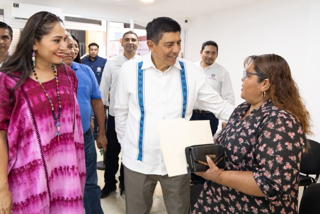 Gobernador Salomón Jara reabre módulos de Semovi en Pinotepa Nacional y Puerto Escondido