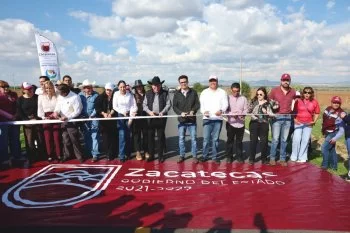 Gobernador David Monreal entrega tramo carretero de 24.5 km en Zacatecas con inversión de 24.6 mdp