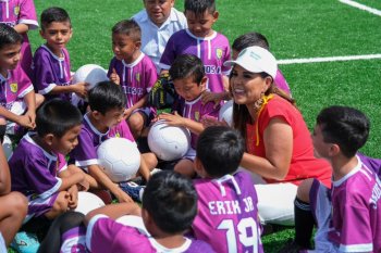 Mara Lezama supervisa cancha del Mundial Social en José María Morelos; invierte 1.7 mdp
