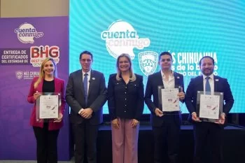 Maru Campos entrega certificación BHG a tres dependencias por profesionalizar el servicio público