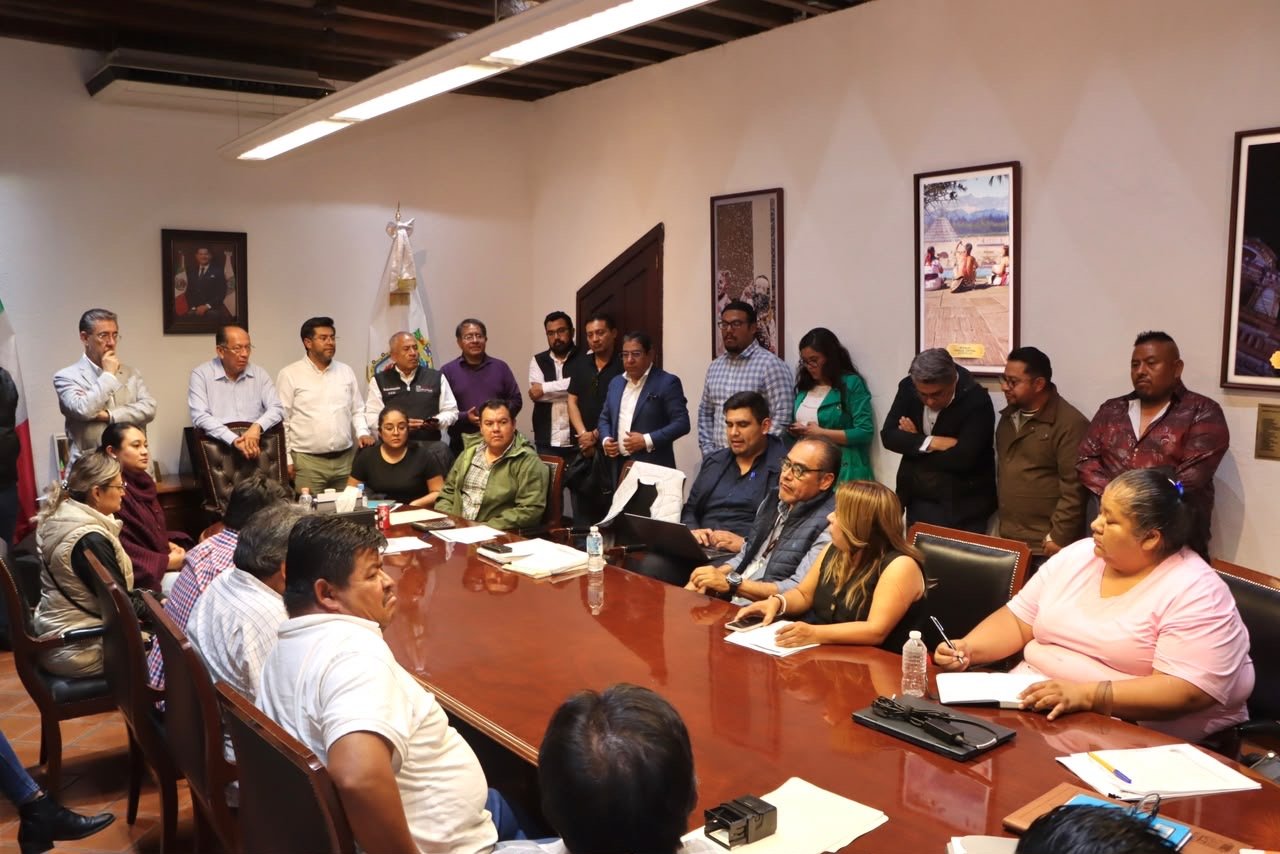 Gobiernos federal y estatal firman acuerdo con pobladores de Santa María La Alta para evitar bloqueos carreteros