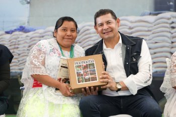 Gobierno de Puebla entrega fertilizante y anuncia pavimentación en Zacapoaxtla