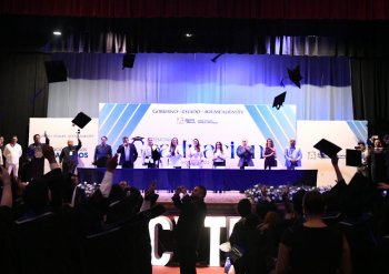 Tere Jiménez felicita a egresados del CECyTEA en Pabellón de Arteaga