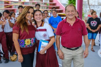 Mara Lezama entrega domo a secundaria en Cancún tras 34 años de espera; beneficia a 755 alumnos