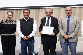 Gobierno de Puebla reconoce al doctor José Luis Rhi-Sausi por su labor en cooperativismo
