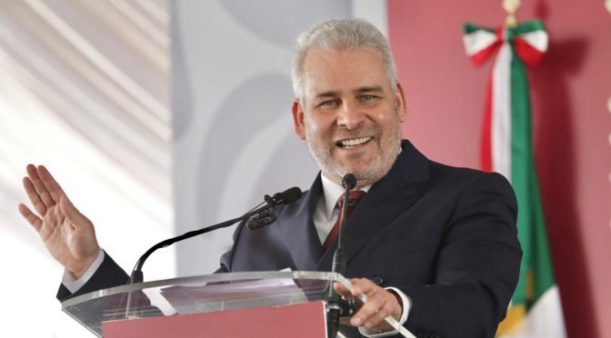Gobierno de Michoacán cumple pago puntual de 114 quincenas a maestros