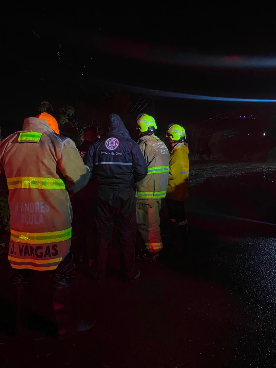 Gobierno de Puebla mantiene operativo de búsqueda por patrulla arrastrada en Ocoyucan