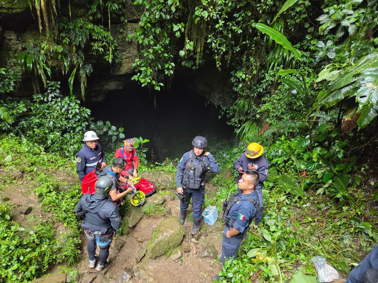 Refuerzan búsqueda en Gruta de Chichicazapan; retiran equipos por lluvias