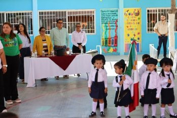 Clausuran ciclo escolar en CAI Loma Linda; 12 niños concluyen educación inicial en La Paz