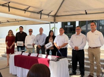 Gobierno de BCS entrega tabletas para agilizar verificación vehicular en oficinas recaudadoras