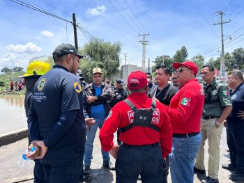 Localizan patrulla y tres cuerpos en río Atoyac; continúa la búsqueda del oficial arrastrado