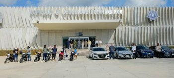 Mara Lezama entrega 10 vehículos recuperados a dueños en Cancún