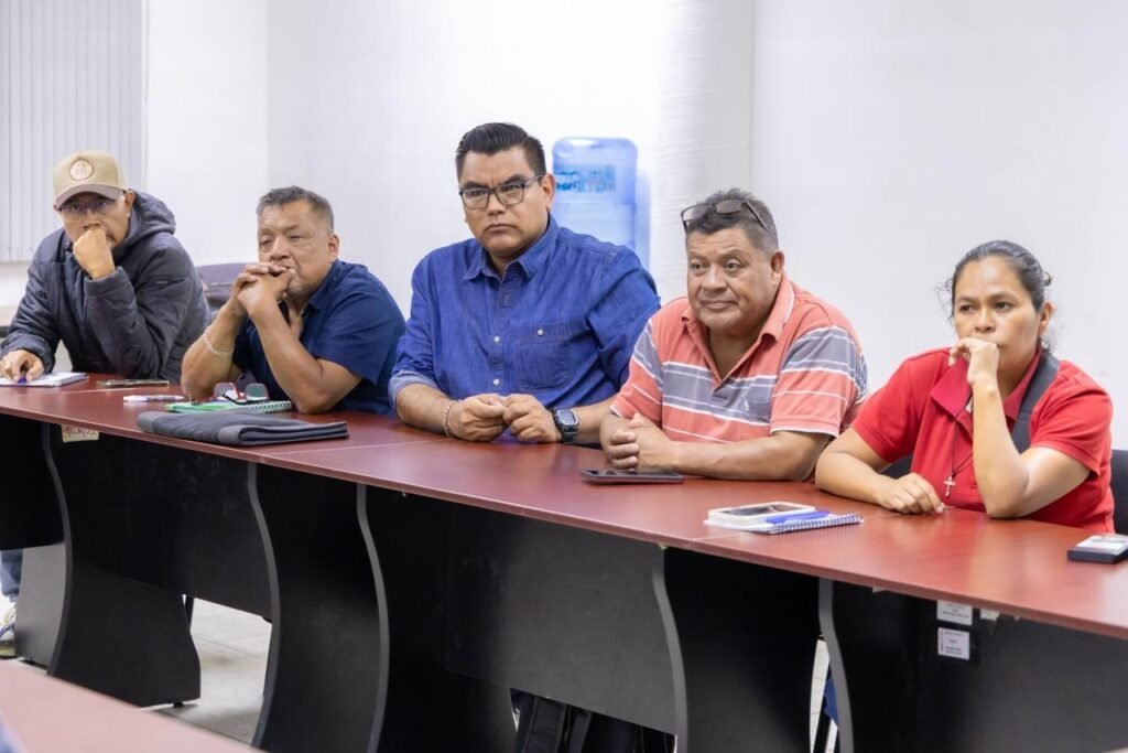 Transportistas acuerdan no ingresar al Centro Histórico de Oaxaca; diálogo continúa