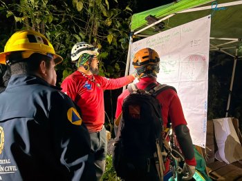 Localizan dos cuerpos en gruta de Cuetzalan; continúa búsqueda de tercer desaparecido