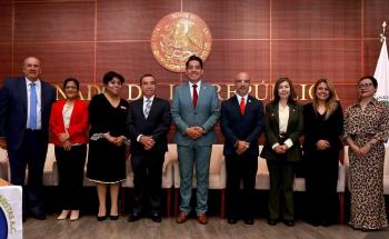 Propone senador crear vínculo permanente con abogados para robustecer el marco legal