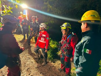 Protección Civil reanuda búsqueda en gruta de Cuetzalan con apoyo de voluntarios de San Luis Potosí