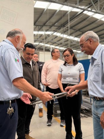 SEDESOQ apoya con 300 mil pesos a Fundación Bertha O. de Osete para fabricar sillas de ruedas