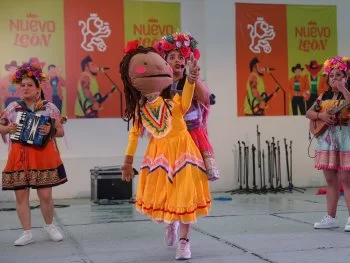 Sandunga y Danza Folklórica de la UANL llenan de alegría el Pabellón del Nuevo Parque del Agua