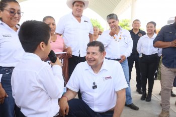 Gobierno de Puebla entrega rehabilitación de escuelas afectadas por tormenta Jerry en Pantepec