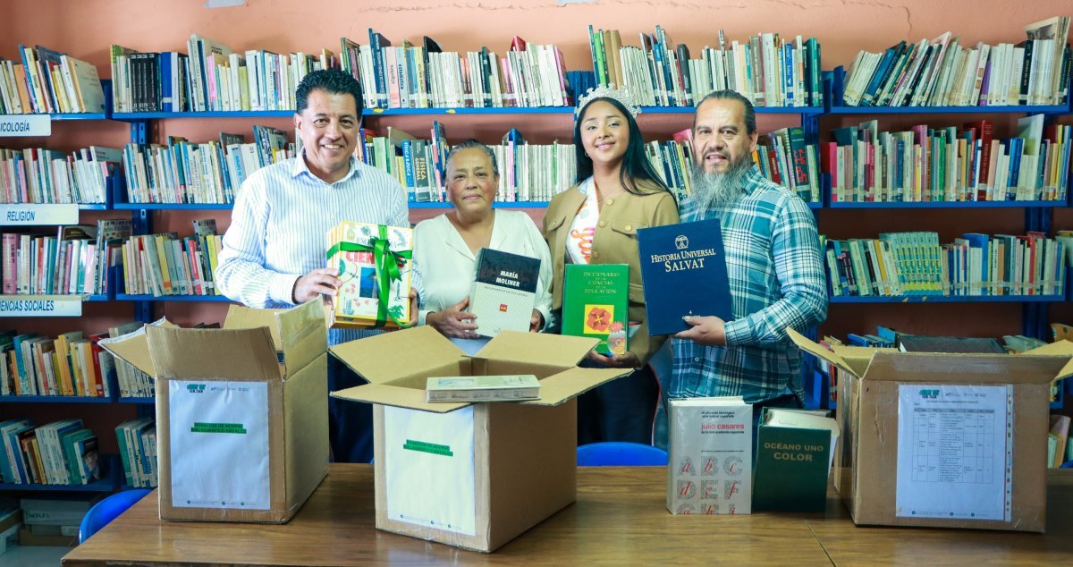 UT San Juan dona 93 libros a bibliotecas de comunidades indígenas en Amealco