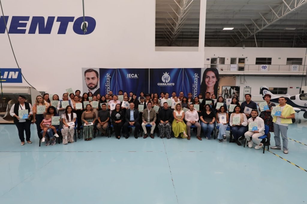Más de 70 talentos guanajuatenses concluyen capacitación de MODA IN 3; 43 buscan ser embajadores