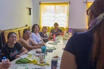 Capacitan a familias en centros comunitarios para prevenir la rickettsiosis