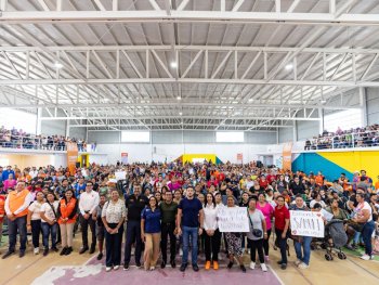 Gobernador de Nuevo León encabeza retarjeteo para mujeres con transporte gratuito
