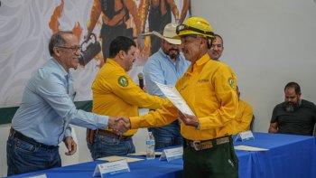 Reconocen a brigadistas forestales en Chihuahua por 25 años de servicio