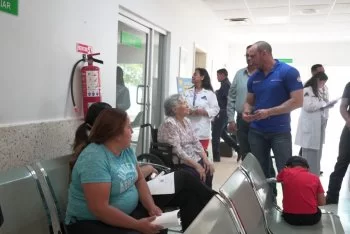 Secretario de Salud supervisa centros médicos en Chihuahua y anuncia mejoras