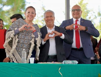 Gobierno de Puebla respalda graduación de 453 estudiantes en San Miguel Canoa