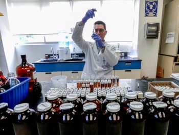 Laboratorio de calidad del agua de AyD obtiene reconocimiento internacional por 18va ocasión