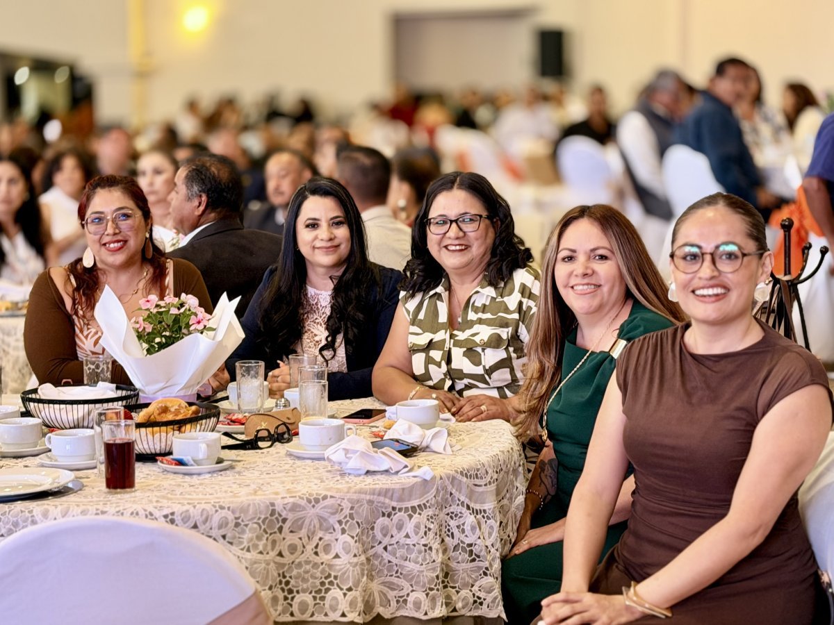 USEBEQ entrega reconocimientos a 565 trabajadores de apoyo educativo en Querétaro