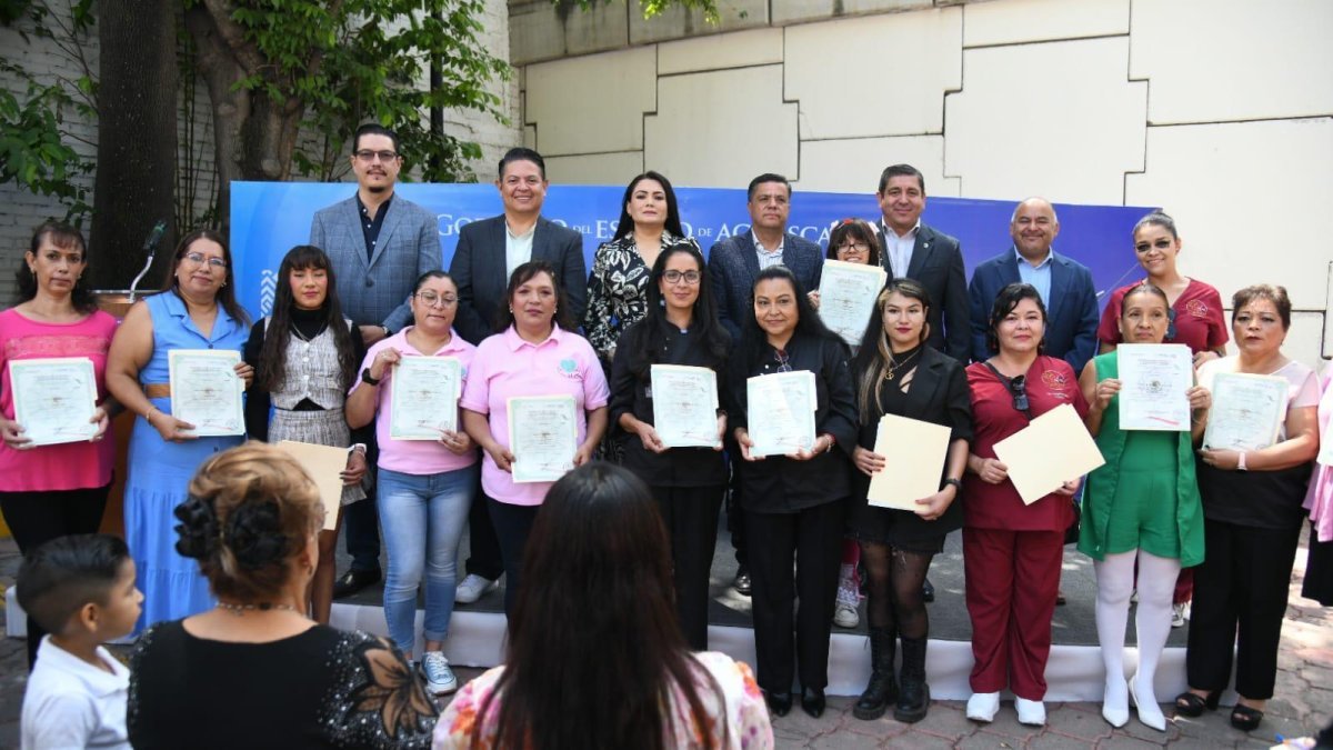 104 mujeres egresan del CAIM en Aguascalientes; listas para emprender o trabajar