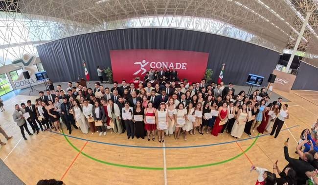 ENED gradúa a 120 nuevos licenciados en Entrenamiento Deportivo; refrenda compromiso con el deporte mexicano
