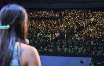 Gaby “La Bonita” Sánchez reconoce a 268 egresados del BINE en Puebla
